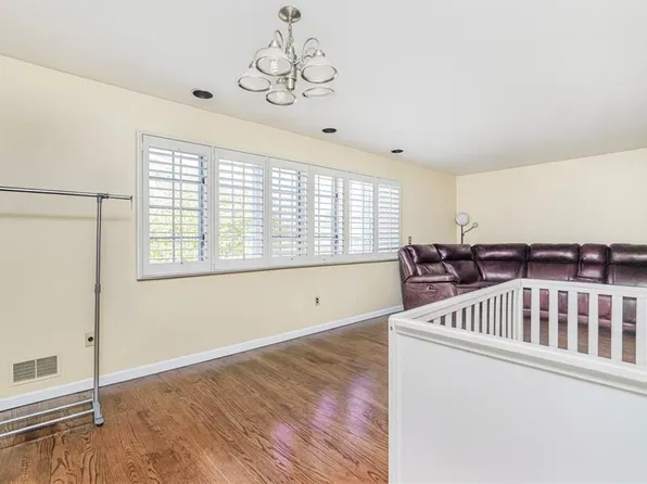 70 Figurea Avenue image 14 of 23