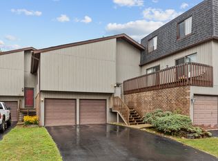 784 High Ridge Rd, Roselle, IL 60172