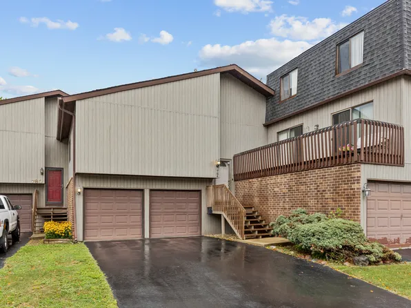 784 High Ridge Rd, Roselle, IL 60172