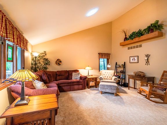 4th image of 7621 Cottonwood Ln