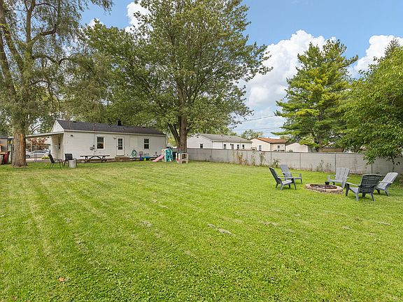 4th image of 410 April Ln