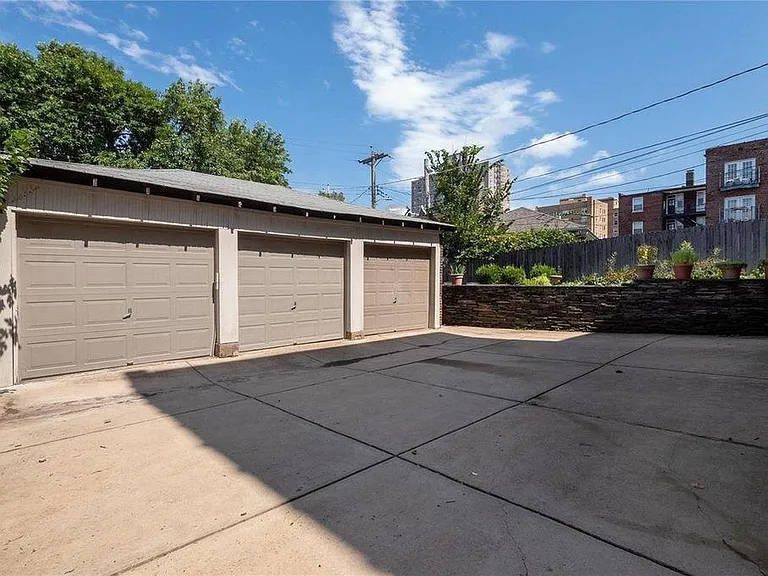 6301 Southwood Ave #3 — Photo 19