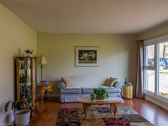 4th image of 18114 Meadow Ln