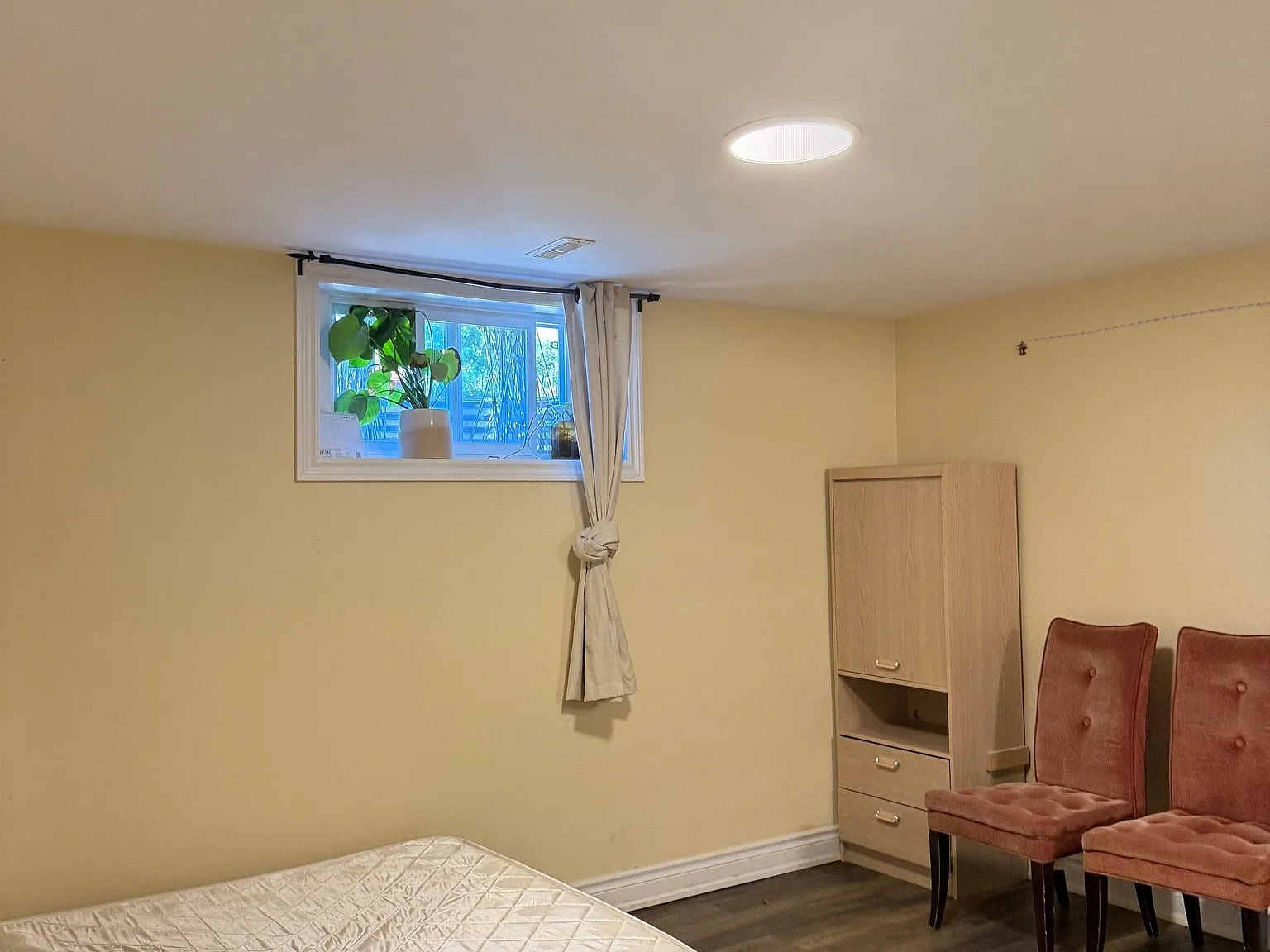 3 bed, $1,000 — Photo 3