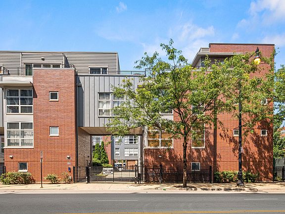 2nd image of 1808 S Michigan Ave APT 35