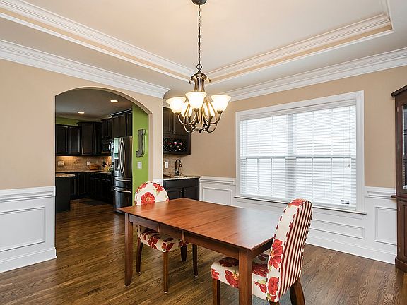 5th image of 214 Colonnade Dr