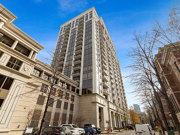 2nd image of 1335 S Prairie Ave Unit 1806