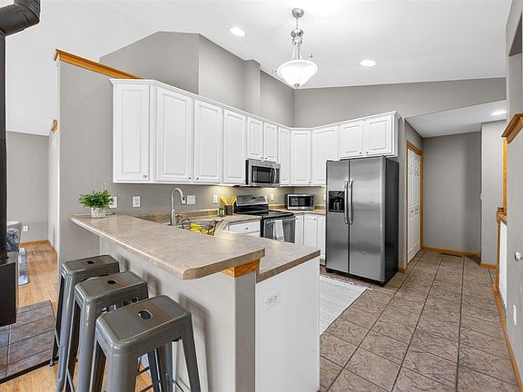 2nd image of 2084 Timber Ln