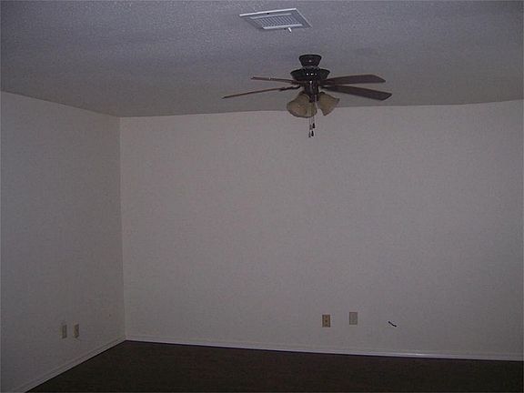 3rd image of 1016 Iowa St