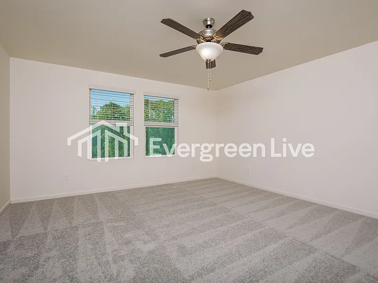 305 Logan Creek Dr — Photo 9