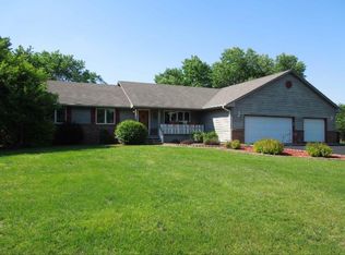 22390 Oak Ridge Dr, Rogers, MN 55374