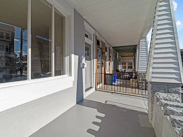 2921 W Oxford St — Photo 2