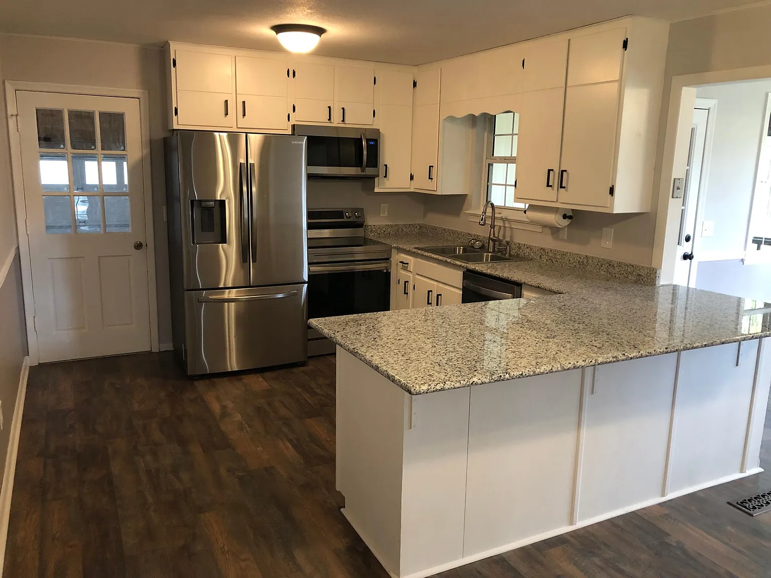 4 bed, 1904 sqft, $2,500 — Photo 2