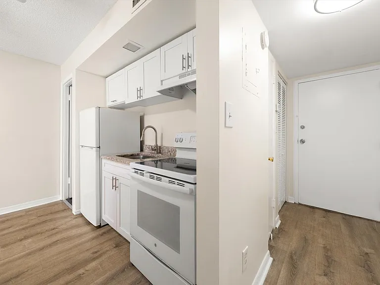 5820 N Church Ave #135 — Photo 5