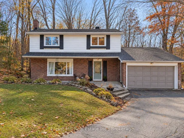 1 Maplecrest Ct, Huntsville, ON P1H 1G2