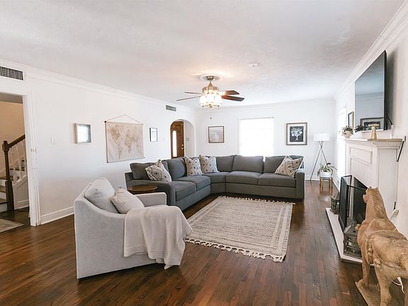 5th image of 2585 Gladys Ave.