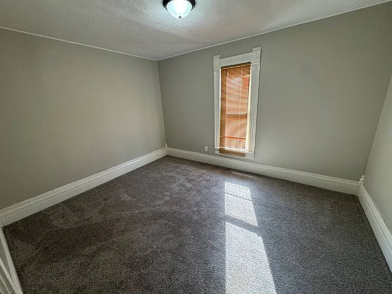 212 Main St — Photo 8