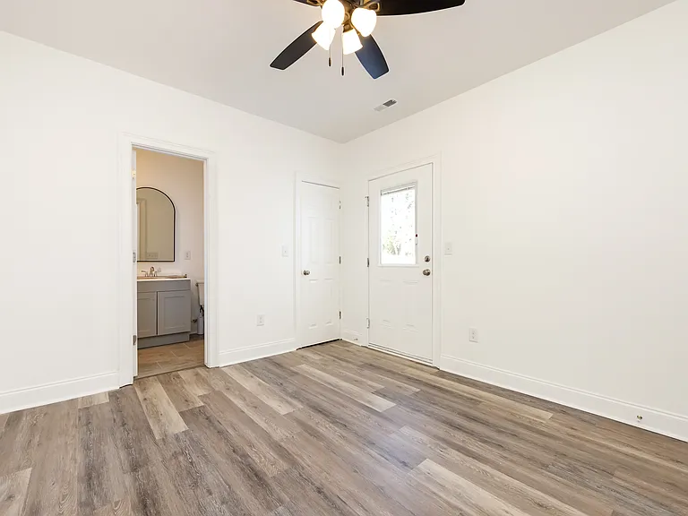 400 S Sanford St #A — Photo 17