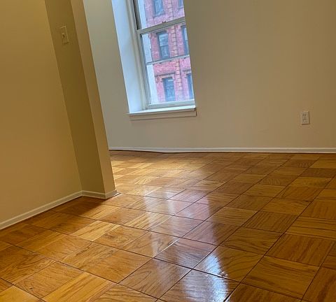 4th image of 1619 2nd Ave #3D