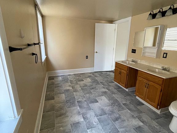 5th image of 112 E Main St #A