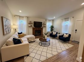 7130 Woodlake Ave, West Hills, CA