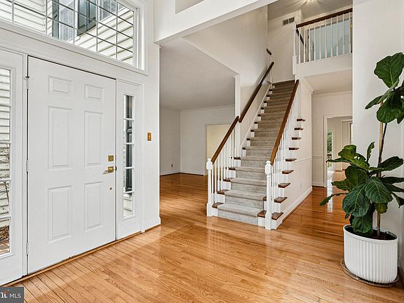 5th image of 9 Fenwyck Cir