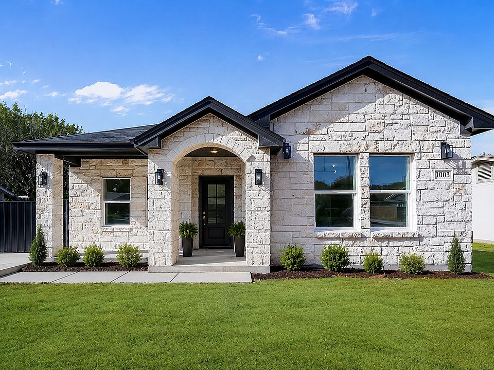 1st image of 229 Colonial Ln