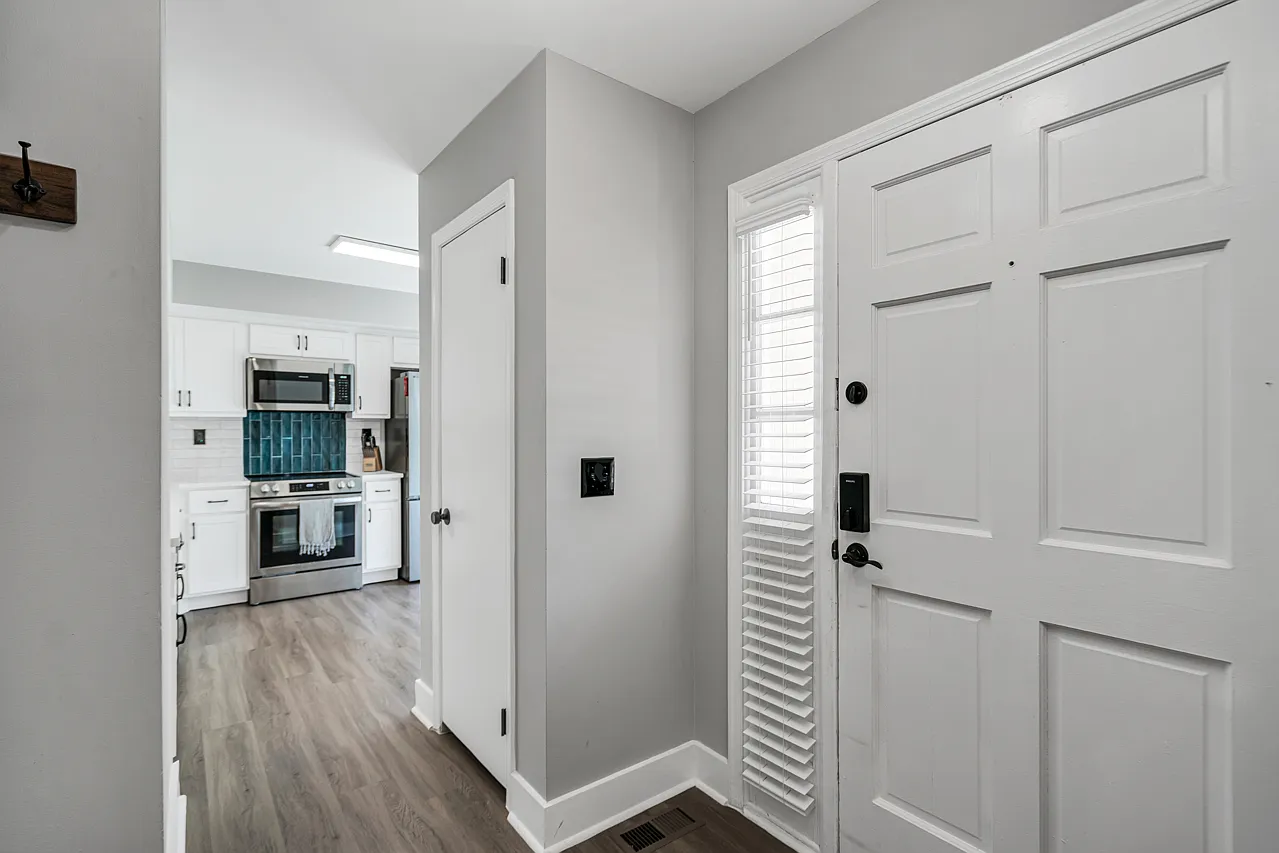 3 bed, 2200 sqft, $2,200 — Photo 4