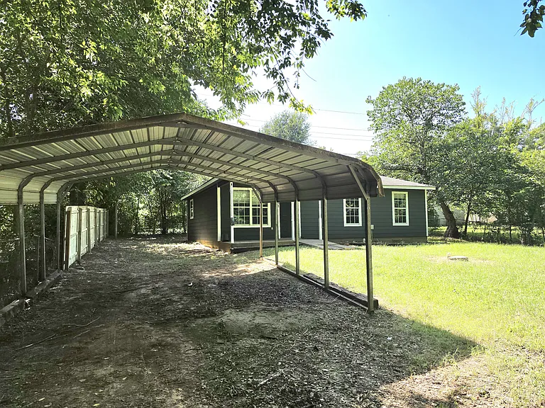 11098 Hillside Dr — Photo 2
