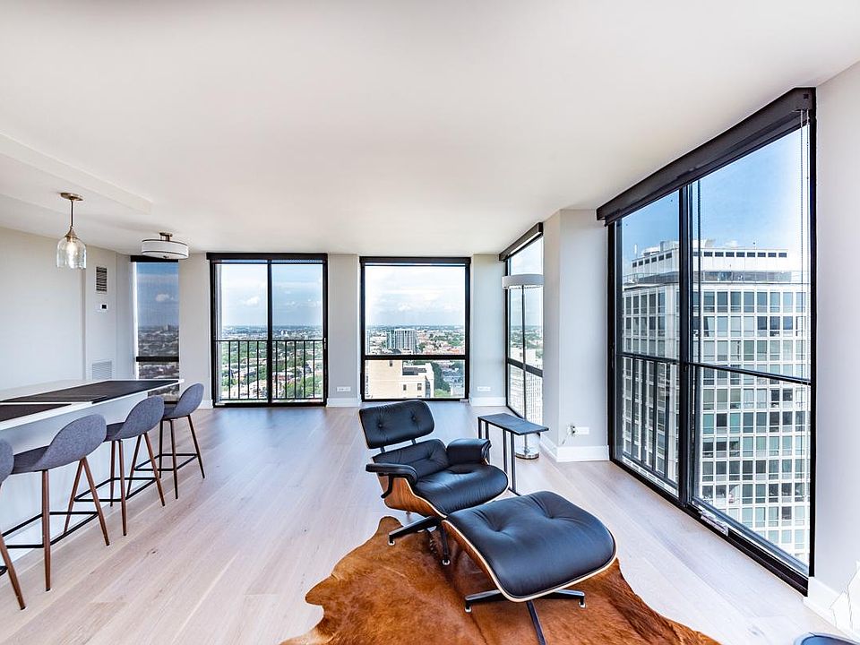 1st image of 345 W Fullerton Pkwy #2908F