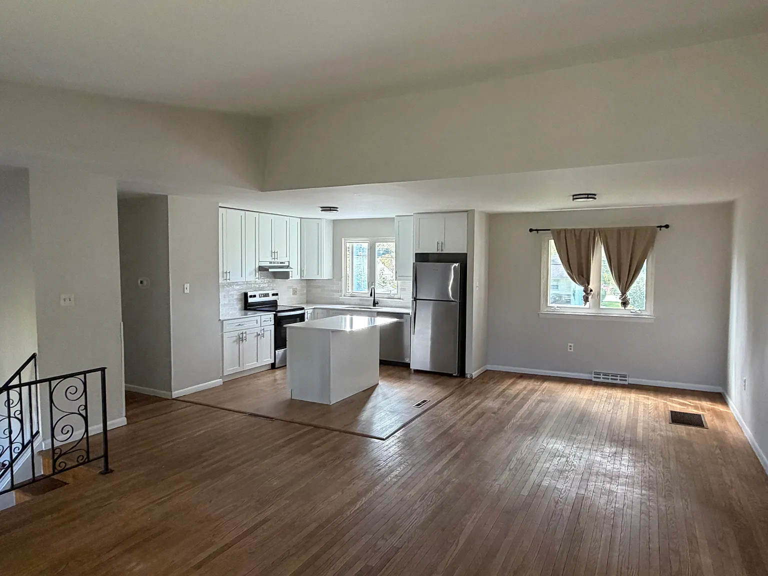 4 bed, 2.5 bath, 1735 sqft, $2,900 — Photo 2