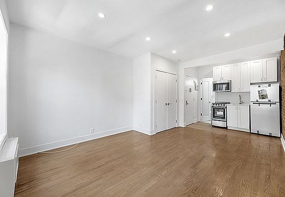 5th image of 188 E 93rd St APT 1O