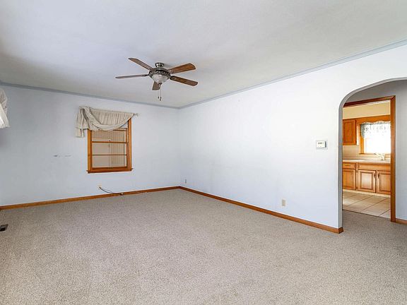 4th image of 3020 38th Ave