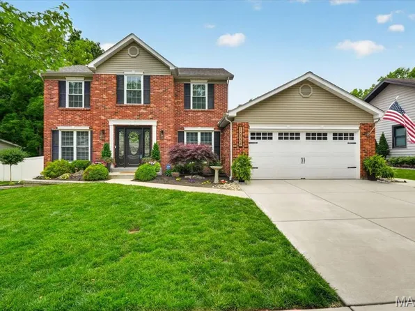 16554 Green Pines Dr, Ballwin, MO 63011