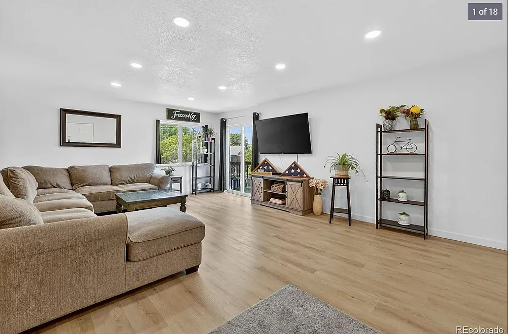 2 bed, 808 sqft, $1,800 — Photo 1