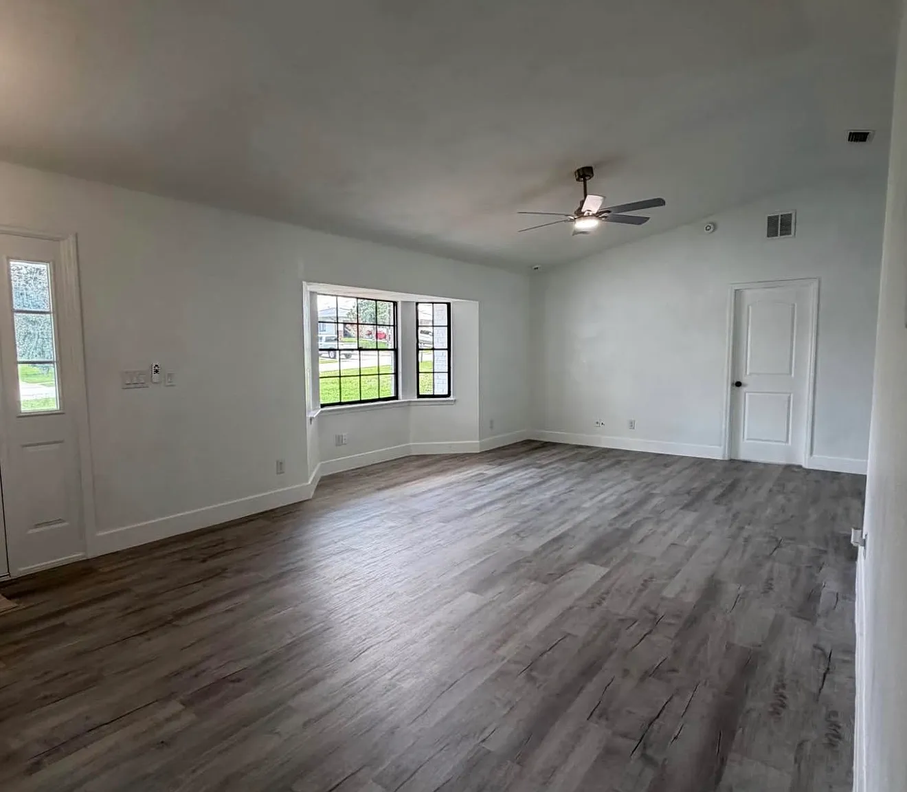 3 bed, 1615 sqft, $1,900 — Photo 1