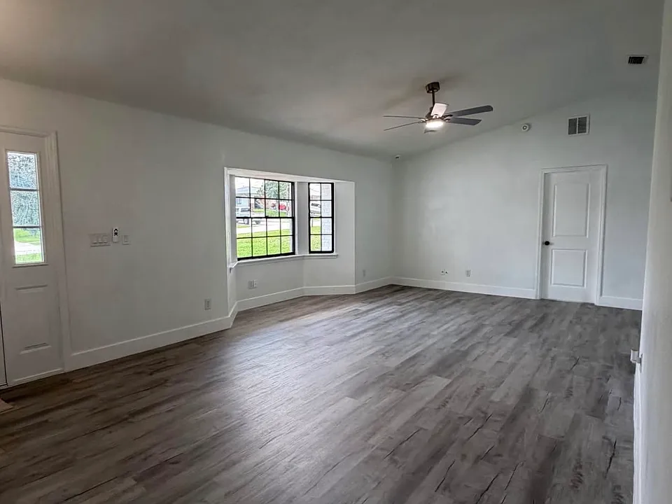 1984 Paris Ave
