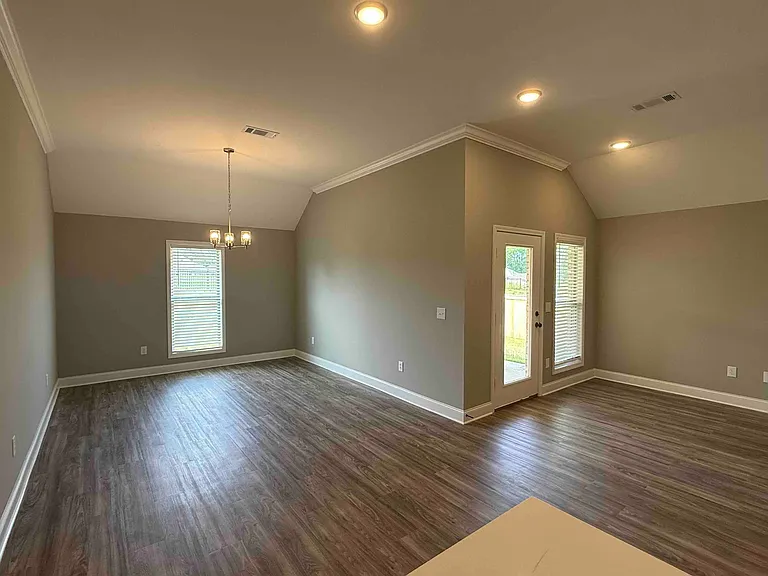 573 Patrick Farms Dr — Photo 8