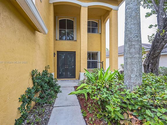3rd image of 1050 Lavender Cir