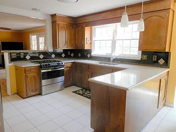2nd image of 1892 Huckleberry Dr