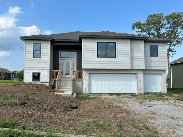 1322 NE 122nd St, Kansas City, MO 64165