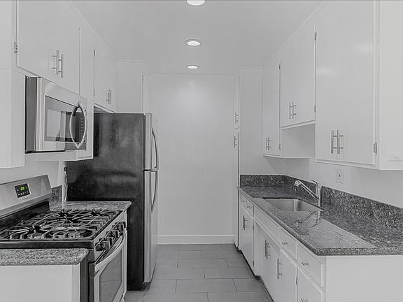 5th image of 1336 N Citrus Ave APT 2