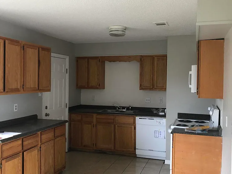 567 Shannon Dr — Photo 9