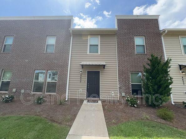 4425 Village Oak Ln