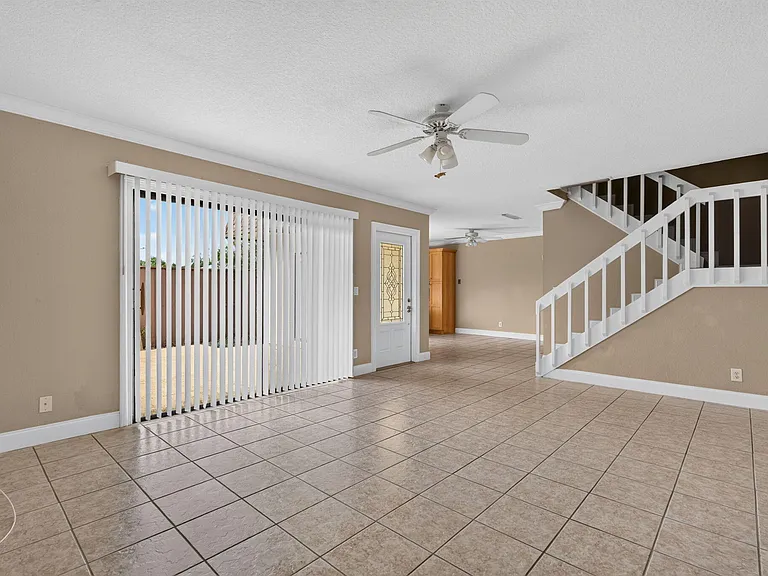 110 N Delaware Blvd #15D — Photo 12