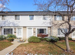 28452 Universal Dr, Warren, MI 48092