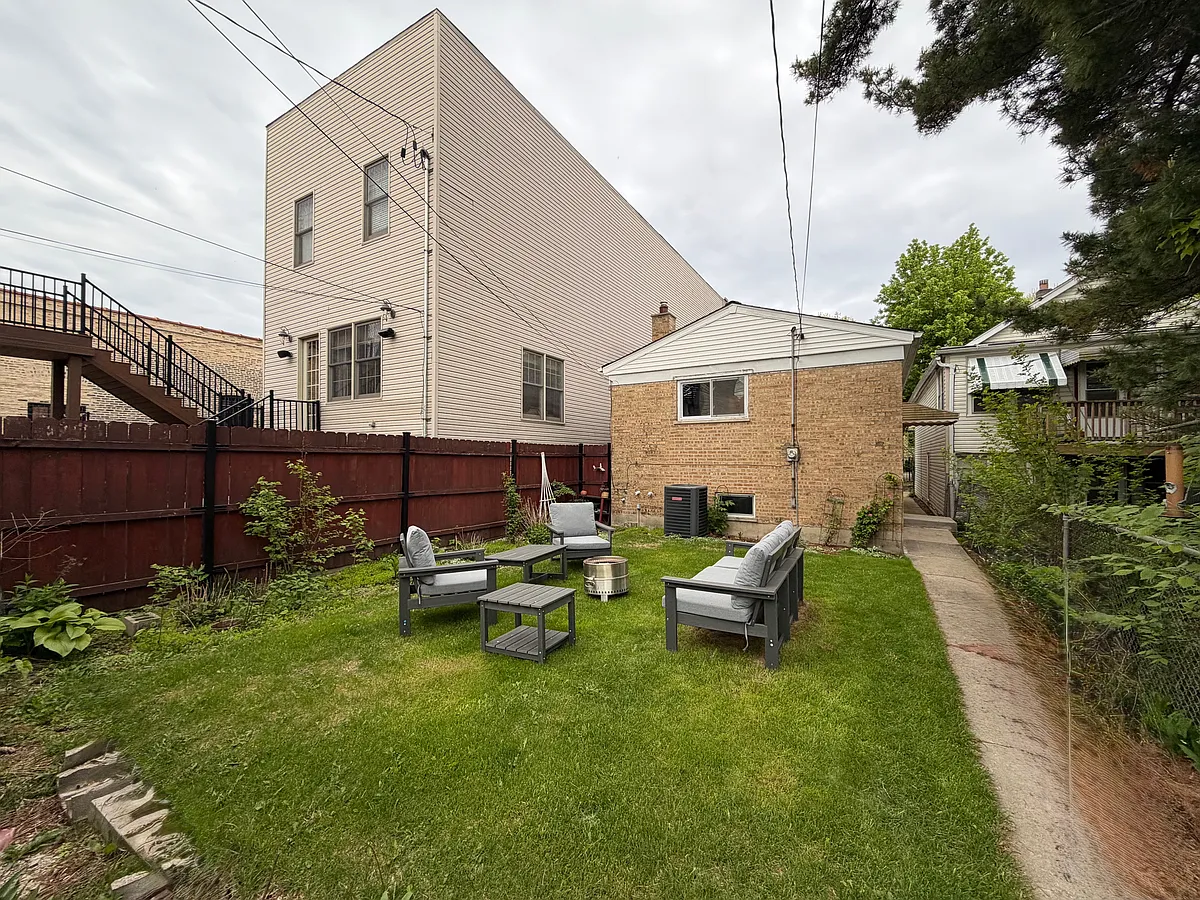 Photo 1 of 15 - 2636 W Medill Ave - Chicago, IL Primary Photo - 2636 W Medill Ave