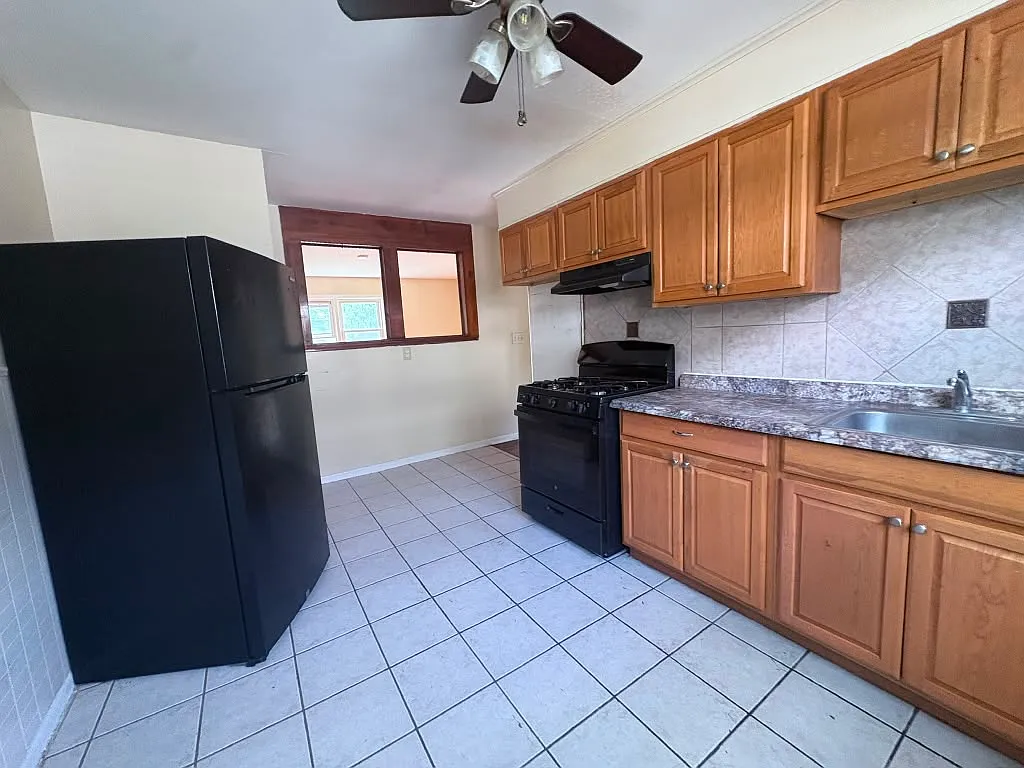 2 bed, $1,575 — Photo 2
