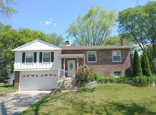 618 E Golf Rd, Libertyville, IL 60048