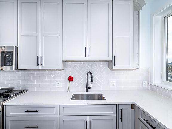 5th image of 139 Sherman Pl #402